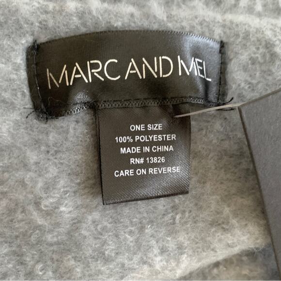 Marc & Mel Scarf Wrap Blue Gray Soft Fuzzy Patch Pockets Fringed Wrap - Picture 2 of 12